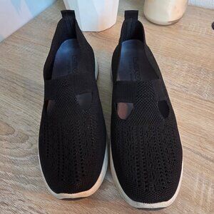 Slip on tennishoes - size 9.5